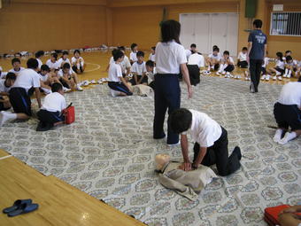 【中学校】中学１年生（Ｍ３）救命救急講習