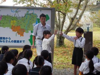 【小学校】小学３年生が社会見学（緑ヶ丘浄水場）に行きました