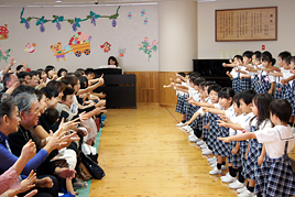【幼稚園】敬老の日参観を行いました