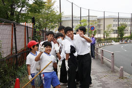 第6回「奈良学園登美ヶ丘ふれあい清掃」「お花いっぱい運動」を行いました