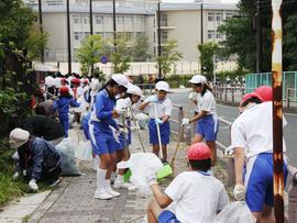 第6回「奈良学園登美ヶ丘ふれあい清掃」「お花いっぱい運動」を行いました