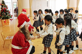 【幼稚園】英語で楽しむクリスマス会を行いました