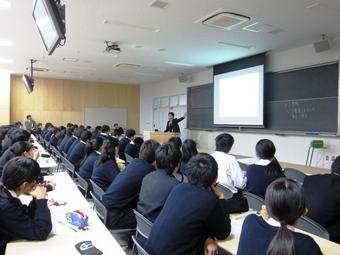 【高校】高校２年生を対象にキャリア講演会を行いました