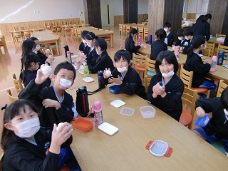 【小学校】小学４年生が収穫祭を行いました