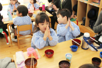 【幼稚園】「親子カルタ大会」を開催しました