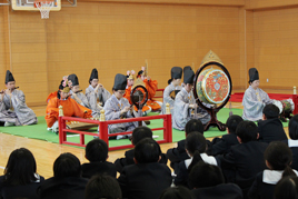 【小学校･中学校】小学5年生～中学1年生を対象に「雅楽鑑賞会」を行いました