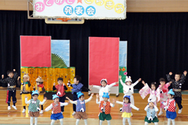 【幼稚園】第6回「みてみて☆きらきら発表会」を行いました