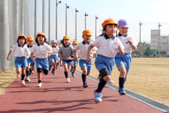 【幼稚園】ミニマラソン大会を開催しました