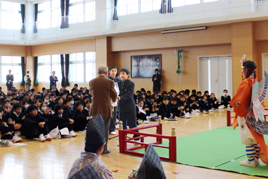 【小学校･中学校】小学5年生～中学1年生を対象に「雅楽鑑賞会」を行いました