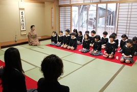 【幼稚園】年長の子どもたちの「礼法の参観」を行いました