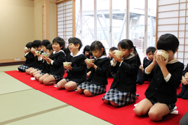 【幼稚園】年長の子どもたちの「礼法の参観」を行いました