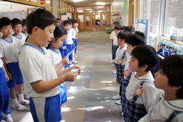 【幼稚園】小学生と「ありがとうの会」を行いました