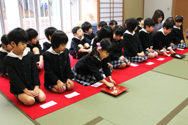【幼稚園】年長の子どもたちの「礼法の参観」を行いました