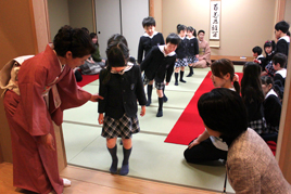 【幼稚園】年長の子どもたちの「礼法の参観」を行いました