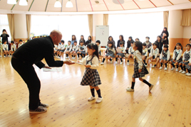 【幼稚園】英語参観を行いました