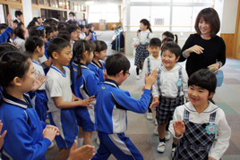 【幼稚園】小学生と「ありがとうの会」を行いました