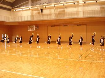 【中学校】3年生がチアダンスの発表会を行いました