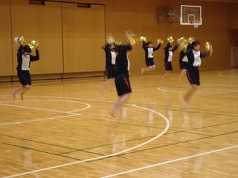 【中学校】3年生がチアダンスの発表会を行いました