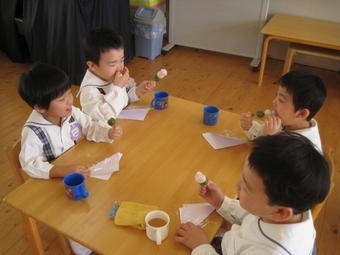 【幼稚園】ひな祭りの会を行いました