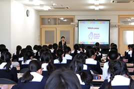 【中学校】中学1年生女子対象のつぼみスクールを行いました