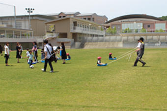 【小学校】学校見学「うきうき！ 奈良登美ウォーキング」を開催しました