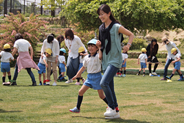 【幼稚園】「母の日参観」を行いました