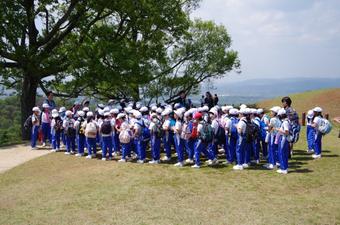 【小学校】小学4年生が春の遠足に行きました