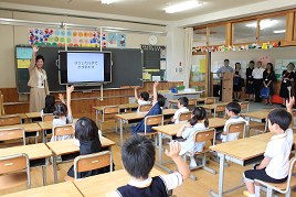 【小学校】夏の体験授業を行いました