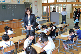 【小学校】夏の体験授業を行いました