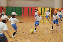 【幼稚園】「体育の先生と遊ぼう」を楽しみました