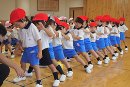 【幼稚園】「体育の先生と遊ぼう」を楽しみました
