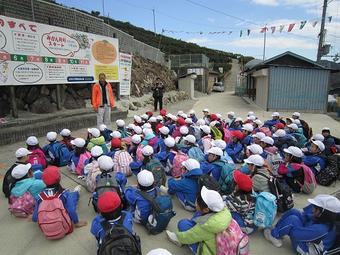 【小学校】P2生(小2)が秋の遠足にみかん園に行きました