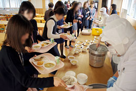 【幼稚園】給食試食会を行いました