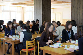 【幼稚園】給食試食会を行いました