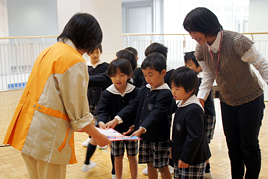 【幼稚園】勤労感謝の日の会を行いました