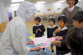 【幼稚園】勤労感謝の日の会を行いました