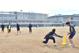 【高等学校】高校1年生（Y2）対象の「クリケット講習会」を行いました