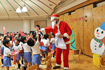 【幼稚園】英語による「クリスマス会」を楽しみました