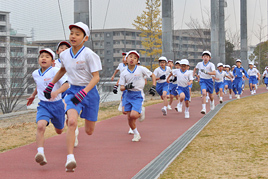 【小学校】「プライマリーマラソン大会」を行いました