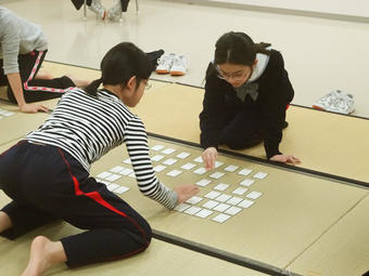 【中学校】百人一首エキシビションマッチを行いました