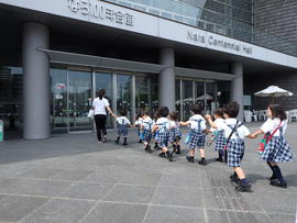 【幼稚園】マスクプレイ・ミュージカル「白雪姫と7人のこびと」を鑑賞しました