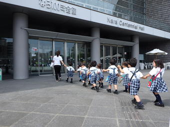 【幼稚園】マスクプレイ・ミュージカル「白雪姫と7人のこびと」を鑑賞しました
