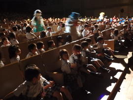 【幼稚園】マスクプレイ・ミュージカル「白雪姫と7人のこびと」を鑑賞しました
