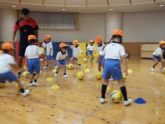 【幼稚園】「体育の先生と遊ぼう」を行いました
