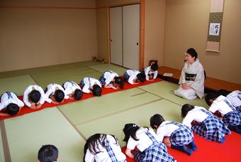 【幼稚園】礼法を行いました
