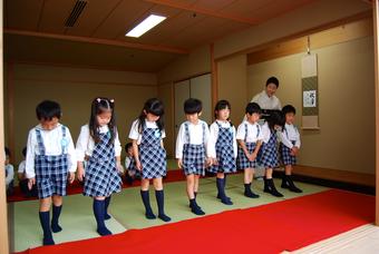 【幼稚園】礼法を行いました