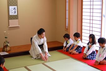 【幼稚園】礼法を行いました