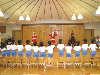 英語による「クリスマス会」を楽しみました