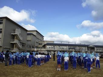 地震避難訓練を行いました