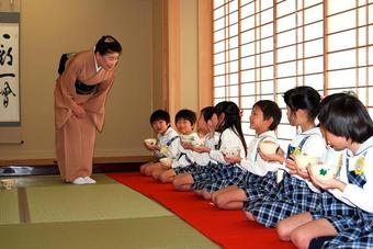 「礼法参観」でお茶会を開きました